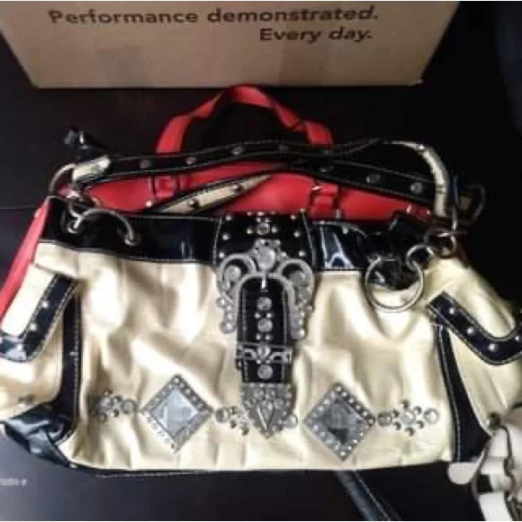 Purse - Picture 1 of 1